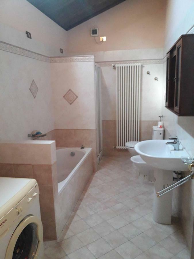 Poviglio  Appartamento In Piazza Umberto I A Poviglio מראה חיצוני תמונה